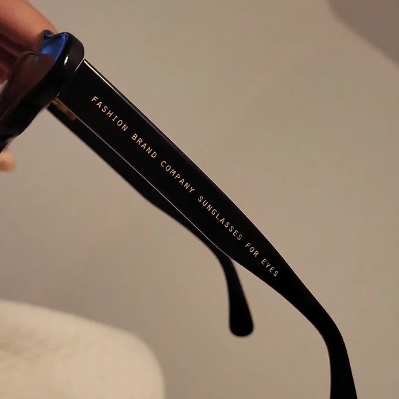 Fashion Brand Company Black Hole Sunglasses with Case - Picture 4 of 8